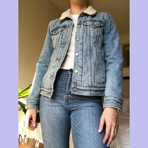 LEVI'S Sherpa-Lined Trucker Jacket